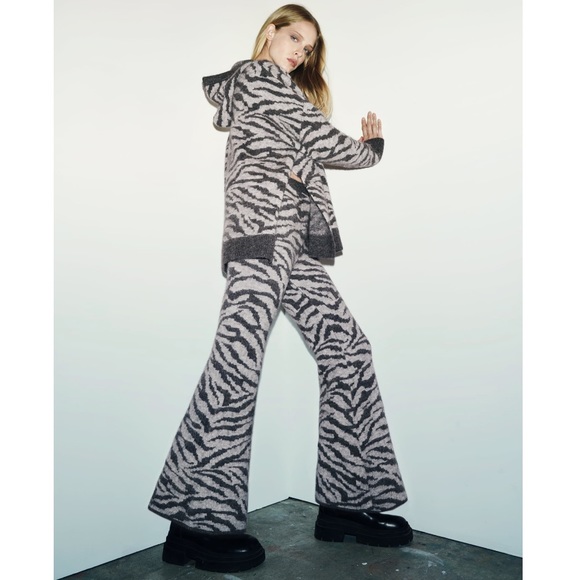 Zara Set - Animal Jacquard Wool and Alpaca Blend Sweatshirt & Pants - Picture 10 of 16